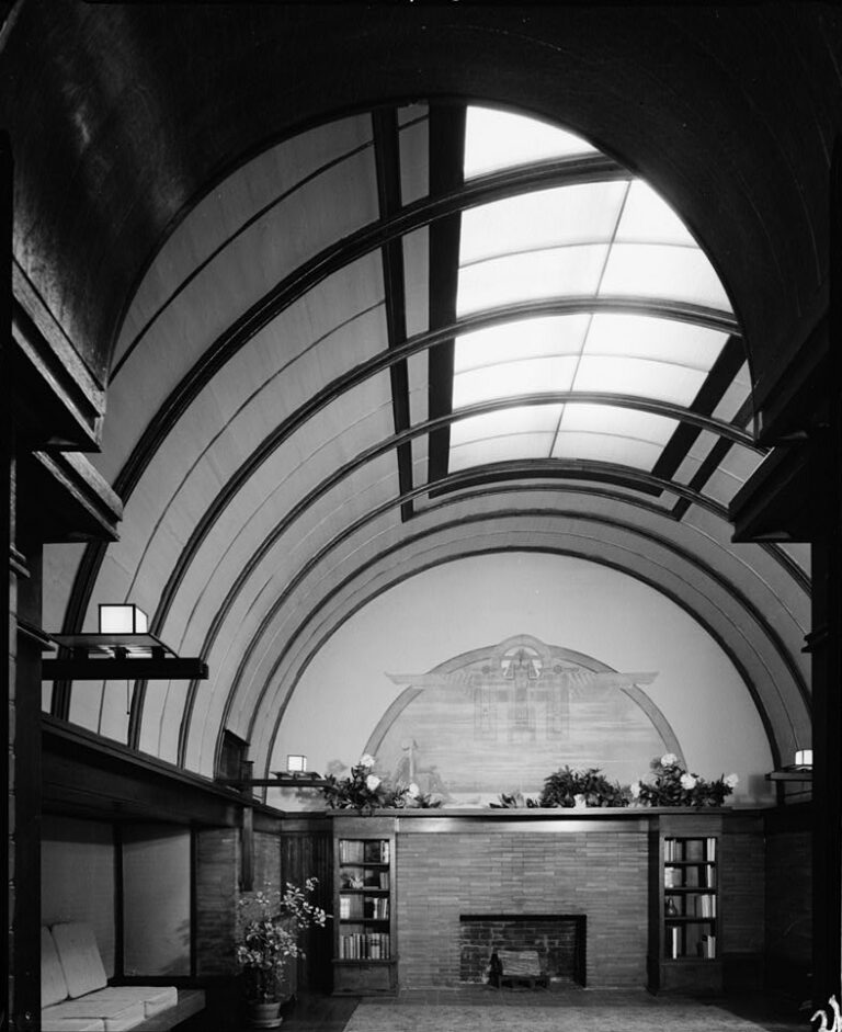 Historic Frank Lloyd Wright home in Oak Park, one of the most notable design homes in Illinois.