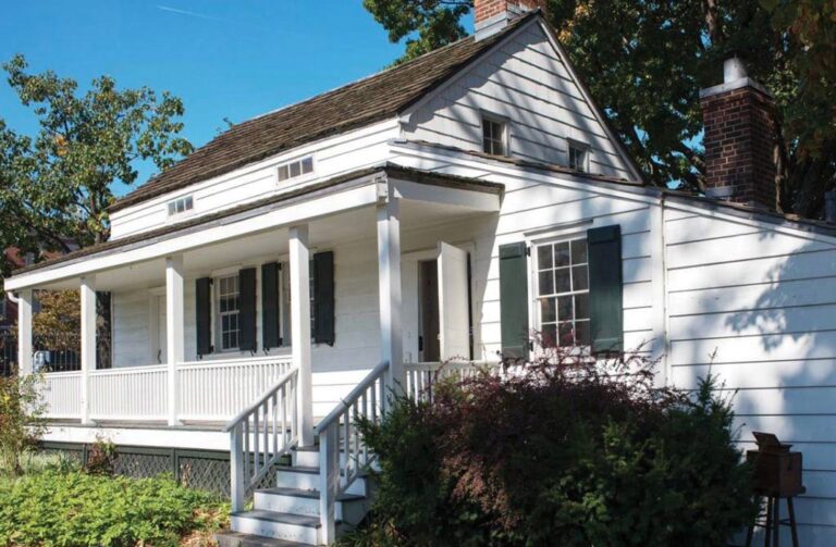 Another historic American home, Edgar Allan Poe's Cottage in the Bronx in New York City is a notable home in the history of the United States.