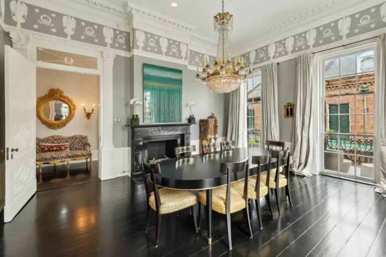 Lalaurie mansion dining room